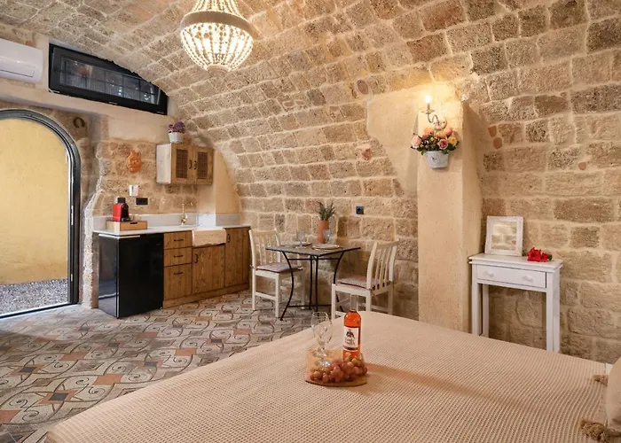 Stone Cave Apartman *